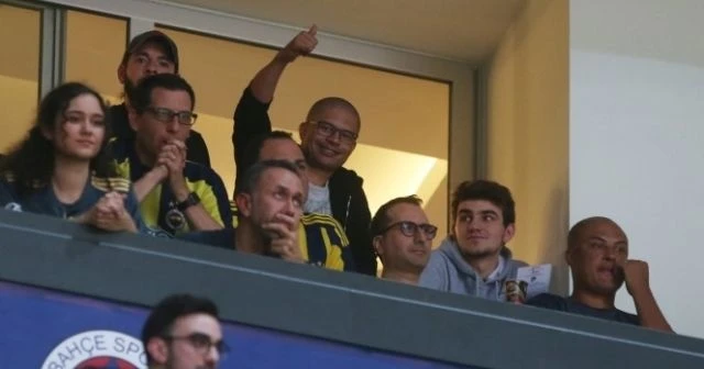 Alex de Souza tribünlerde