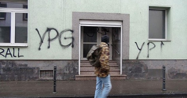 Almanya&#039;da terör örgütü PYD/PKK yandaşları camiye saldırdı