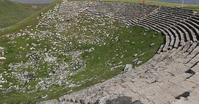 Antik tiyatro 1600 yıl sonra tekrar ayağa kaldırılacak