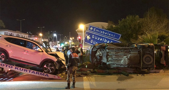 Araçların hurdaya döndüğü kazada sürücülerin burnu bile kanamadı