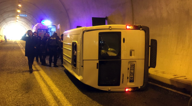 Artvin&#039;de polis aracı kaza yaptı: 6 polis yaralı