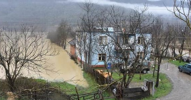 Bartın'da yükselen baraj suları nedeniyle evleri su bastı