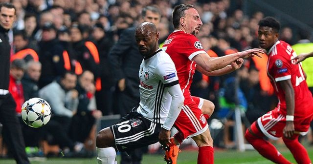 Beşiktaş maçında sahada beklenmedik olay! Oyun durdu