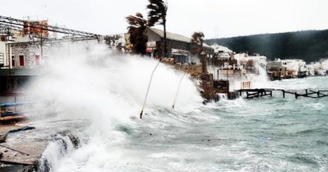 Bodrum&#039;da lodos etkili oluyor