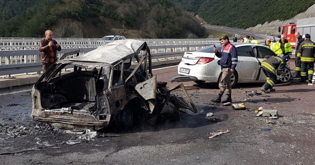 Bursa - İstanbul otobanında feci kaza: 2 kişi yanarak can verdi