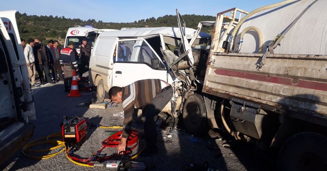 Çanakkale Ayvacık&#039;ta trafik kazası: 1 ölü, 9 yaralı