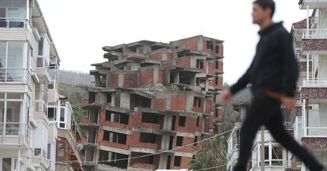 Çınarcık'ta 10 ailenin evlerini boşaltması istendi