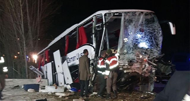 Çorum&#039;da yolcu otobüsü kazası: 2 ölü, çok sayıda yaralı