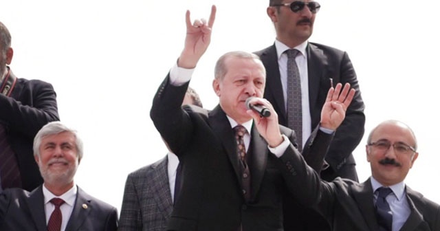 Cumhurbaşkanı Erdoğan&#039;dan Bozkurt işareti