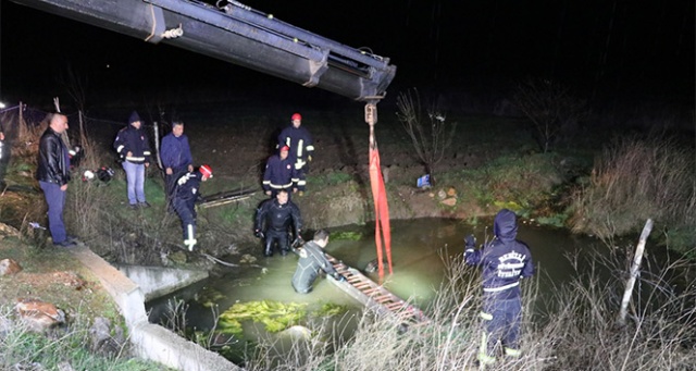 Denizli&#039;de araç su birikintisine devrildi: 5 kişi hayatını kaybetti