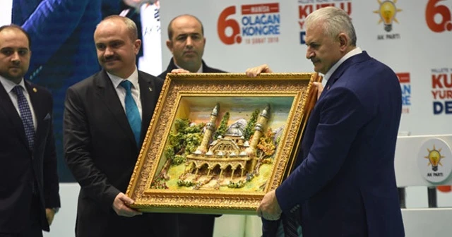 Devlet büyüklerinin hediyelerini o yapıyor