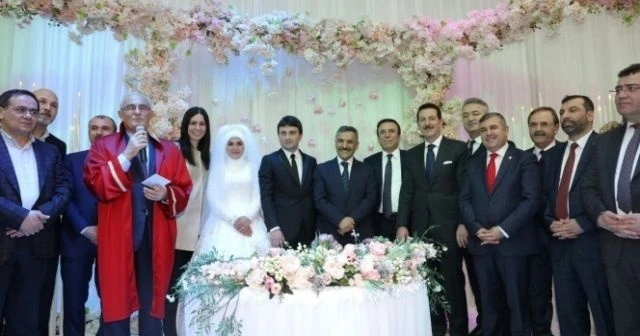 Düğünde şahit rekoru kırıldı