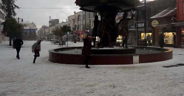 Edirne'de fındık büyüklüğünde dolu yağdı