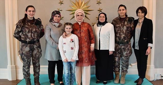 Emine Erdoğan&#039;dan özel harekat polislerinin eşlerine yemek