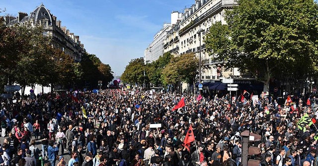 Fransa&#039;da ilkbahar grev ve gösterilerle başlıyor