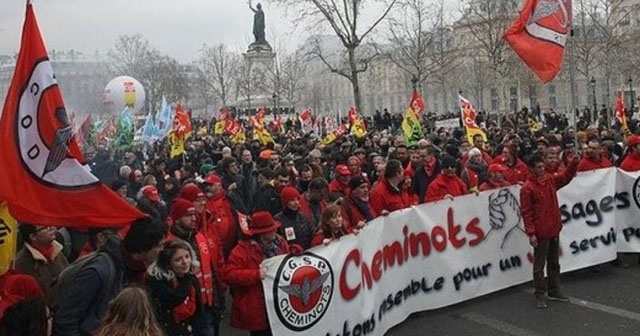 Fransa’da sokak karıştı! Göstericiler polisle çatışıyor