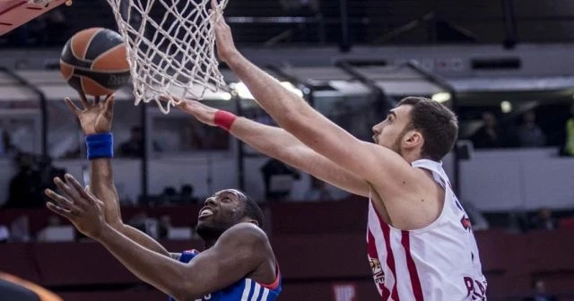 Haftanın MVP'si Milutinov ile Hickman