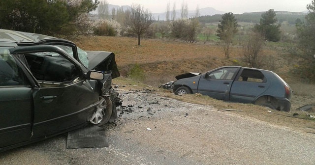 İkiz bebek bekleyen hamile kadın trafik kazasında hayatını kaybetti