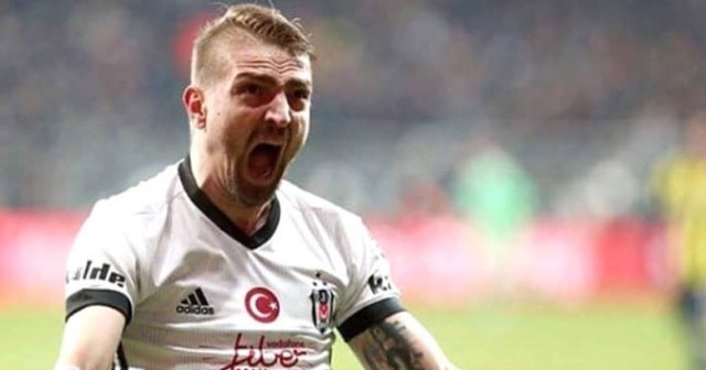 Isınmaya çıkmayan Caner&#039;e, Beşiktaş ceza kesiyor