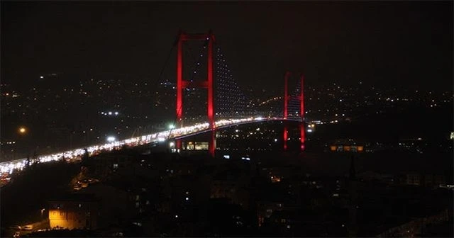 İstanbul karanlığa büründü