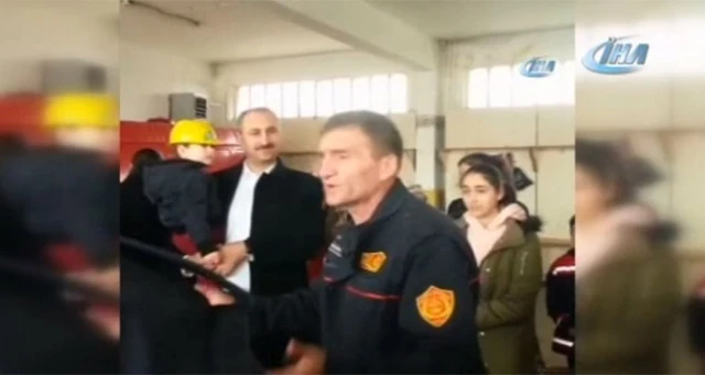 İtfaiye çalışanından Bakan Gül’e anlamlı türkü