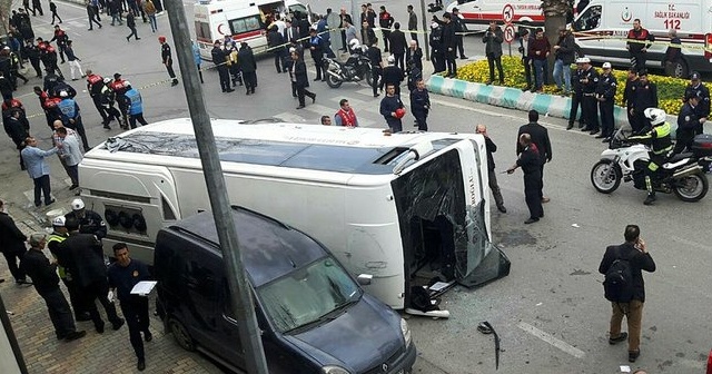 Kahramanmaraş&#039;ta öğrenci servisi devrildi: 15 yaralı