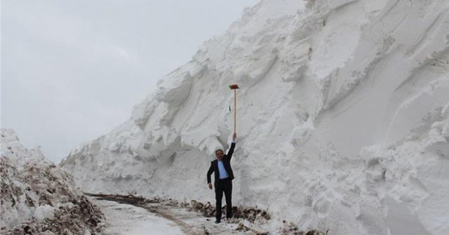 Kar kalınlığı 3 metre oldu, yol 5 günde açılabildi