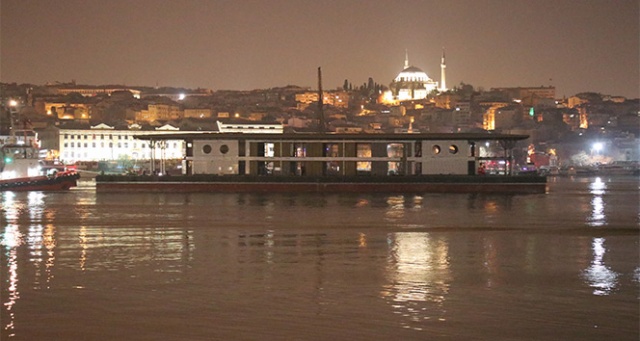 Karaköy İskelesi Haliç Tersanesine getirildi