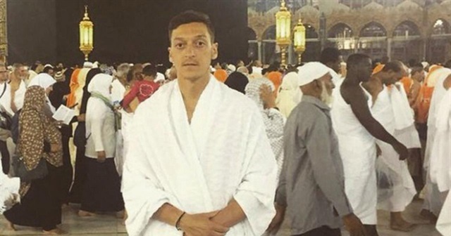 Mesut Özil&#039;den Alman politikacıya cevap