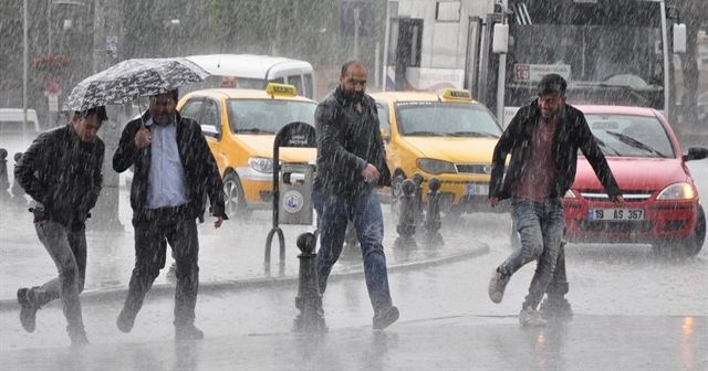 Meteoroloji uyardı: İstanbul&#039;da sağanak yağış başladı