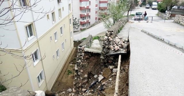 Mudanya’da şiddetli yağışlar yolu çökertti