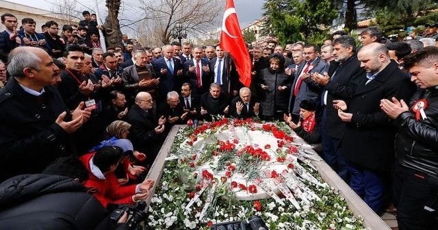 Muhsin Yazıcıoğlu kabri başında anıldı