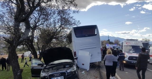 Öğrencileri taşıyan otobüs kaza yaptı: 1’i ağır 18 yaralı