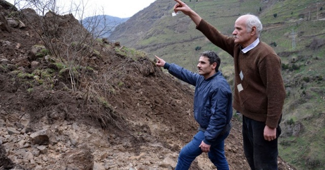 Ordu&#039;da heyelan bir fındık bahçesini yok etti