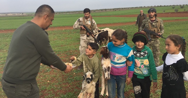 ÖSO, Afrin&#039;deki çocuklara tatlı dağıttı