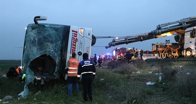Otobüs kaza yaptı: 4 ölü, çok sayıda yaralı var