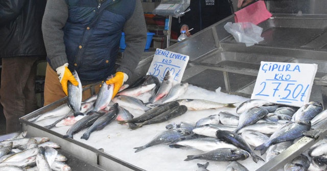 Sinop&#039;ta soğuk hava ve fırtına balık fiyatlarını fırlattı