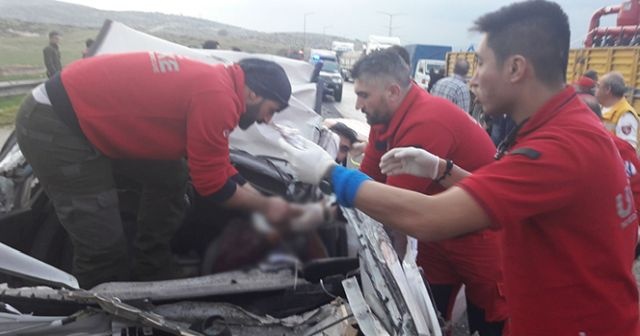 Suriye sınırına giden Düzce ve Kocaeli UMKE ekibi yolda hayat kurtardı