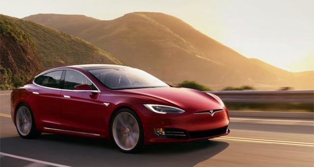 Tesla 123 bin aracını geri çağırıyor