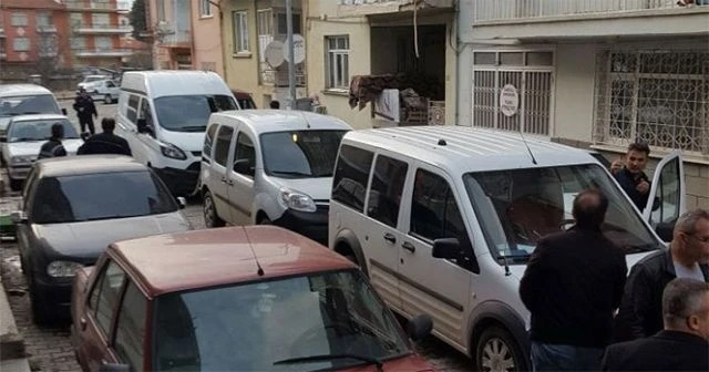 Yaşlı adam evinde bıçaklanmış olarak ölü bulundu