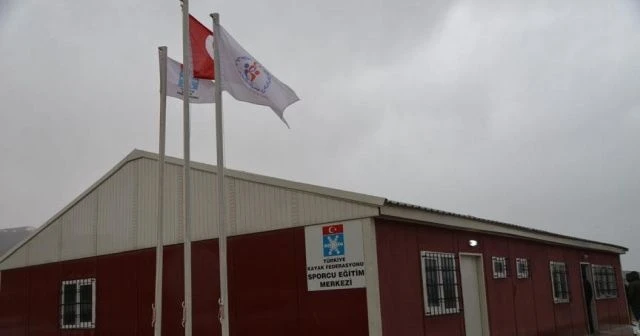 Yüksekova'da kayakçılar için 'Sporcu Eğitim Merkezi' açıldı