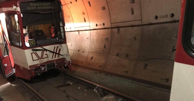 Almanya’da metro kazası: 35 yaralı