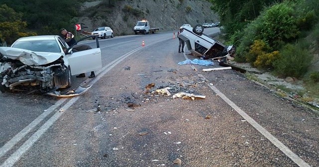 Antalya&#039;da feci kaza, 2 ölü var