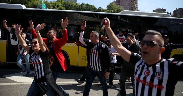 Beşiktaş taraftarı derbi için yola çıktı