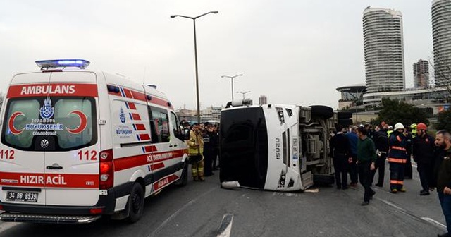 Çevik kuvvet minibüsü devrildi: 6 polis yaralı