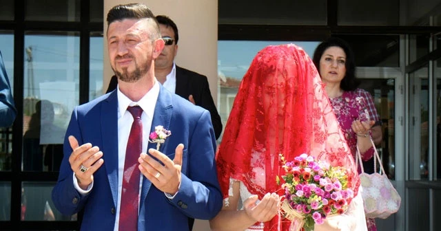 Evlendikten 4 sene sonra düğün yaptılar