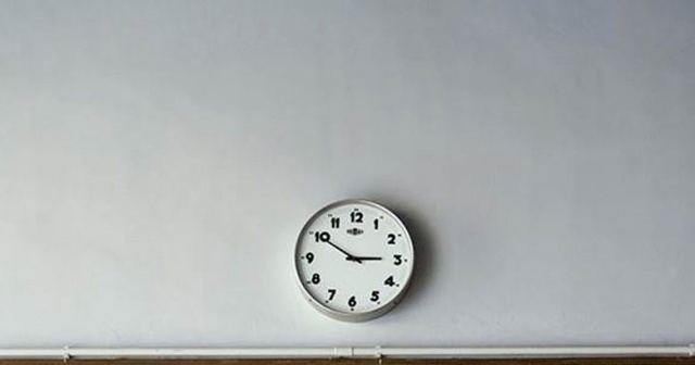 İngiltere&#039;deki okullar analog saatlerden vazgeçiyor