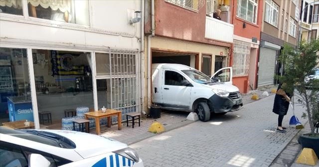 İstanbul’da inanılmaz kaza: 2 yaralı