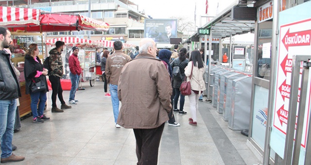 İstanbul&#039;da ulaşıma sis engeli! Vapur seferleri iptal...