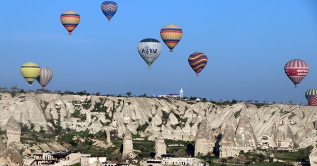 Kapadokya&#039;da balonlar 3 gün sonra yeniden havalandı